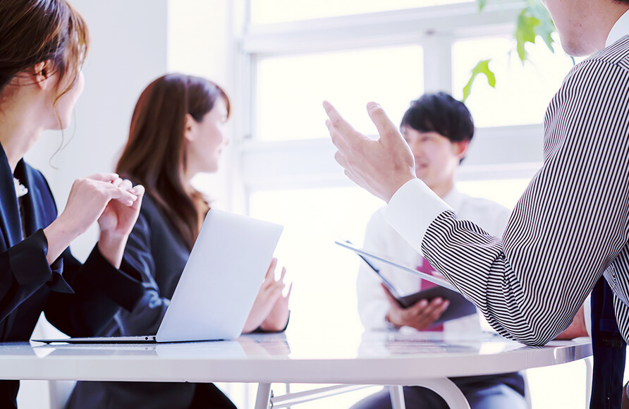 担当のディレクターが全力で相談にのります!